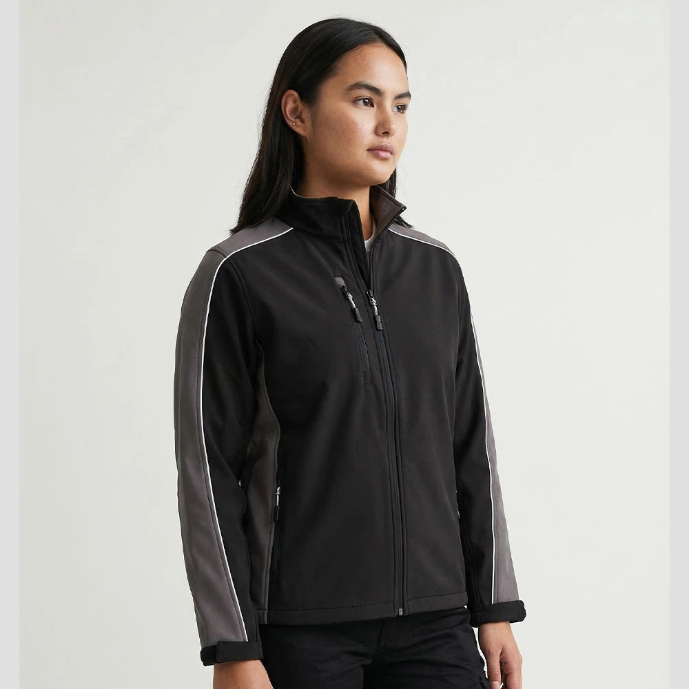 Model wearing the Orn Avocet Softshell 4288 in Black / Graphite