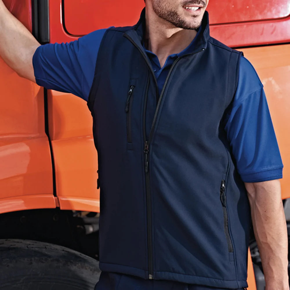 Model wearing the Orn Lapwing Softshell Gilet in Navy