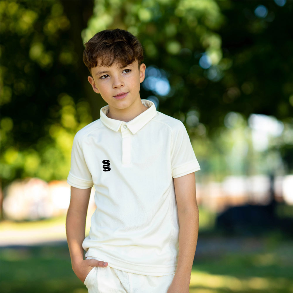 Boy wearing a Juniors Surridge Fuse Short sleeve cricket shirt