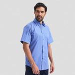 Model wearing Uneek Mens Pinpoint Oxford Half Sleeve Shirt UC702 