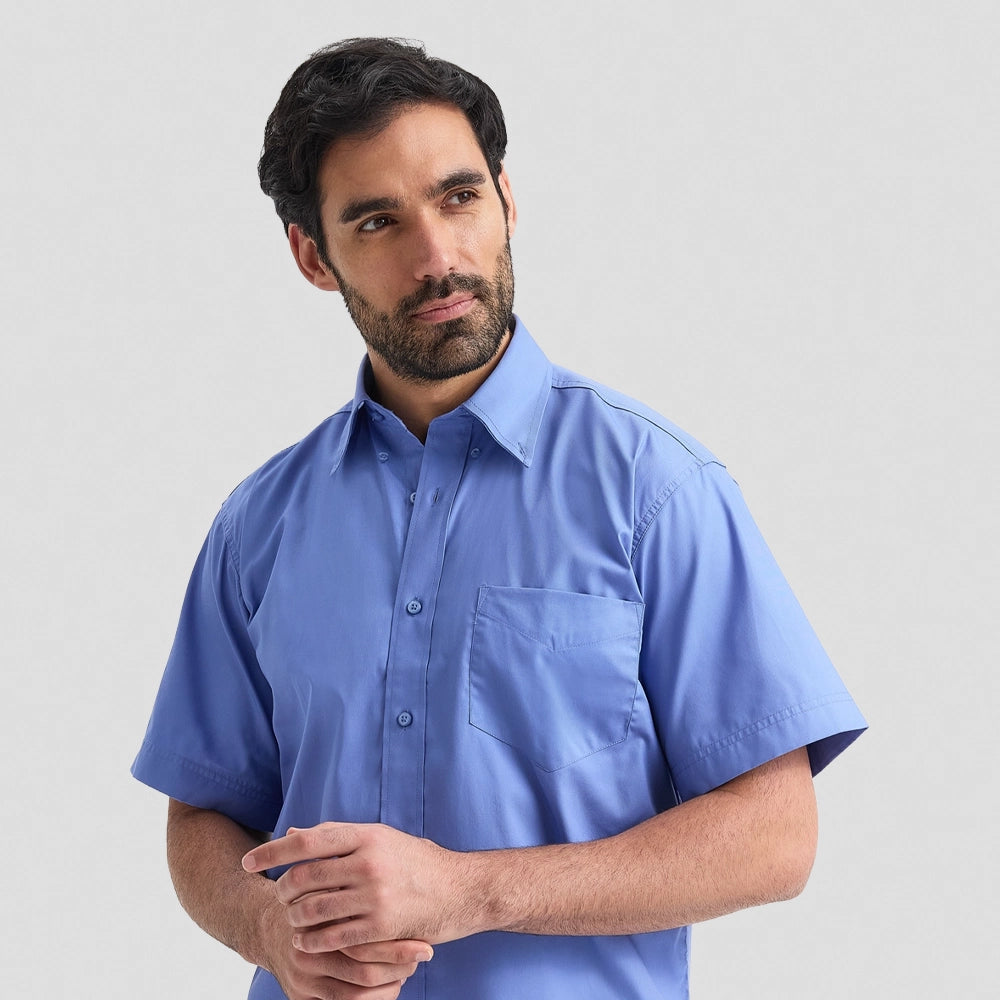 Model wearing Uneek Mens Pinpoint Oxford Half Sleeve Shirt UC702