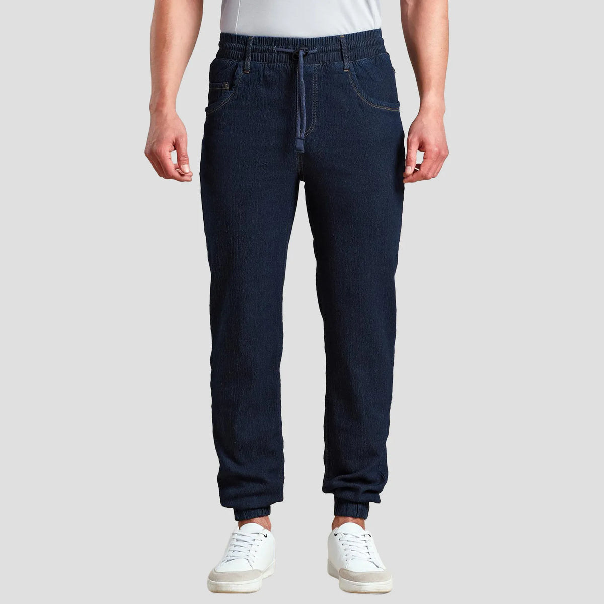 Front view of model wearing the Premier Artisan Chef's Joggers PR556.