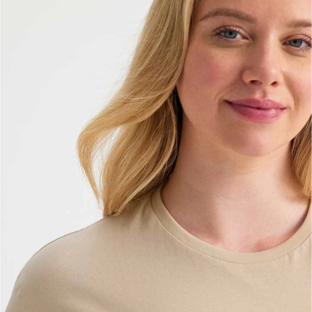 close up of model wearing Classic T-shirt UC301 in beige