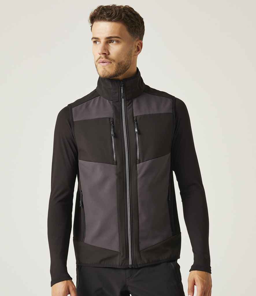 Model wearing Regatta E-Volve Unisex Two Layer Soft Shell Bodywarmer in Ash / Black